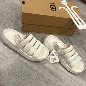 UGG W Sport Yeah Slide Sandals in Bright White